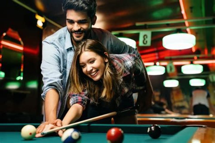 5 Signs Your Friend Secretly Finds You Attractive, Dating Coach Says
